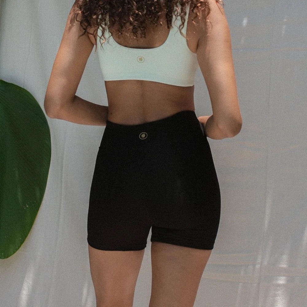 INDIGO LUNA Asana Shorts Medium